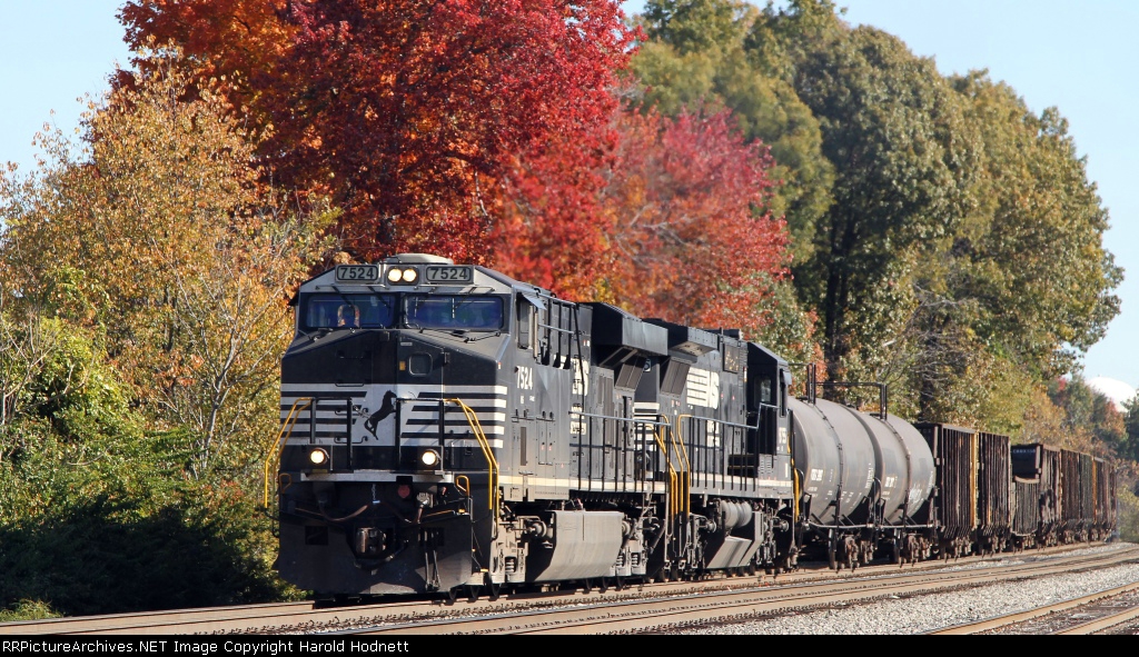 NS 7524 leads train 351 at mp 285